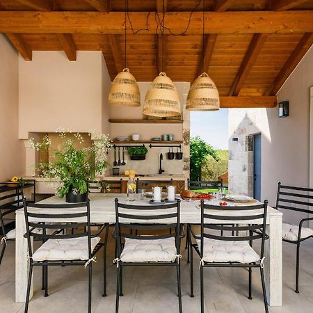 Nice Home In Tinjan With Outdoor Swimming Pool Dış mekan fotoğraf