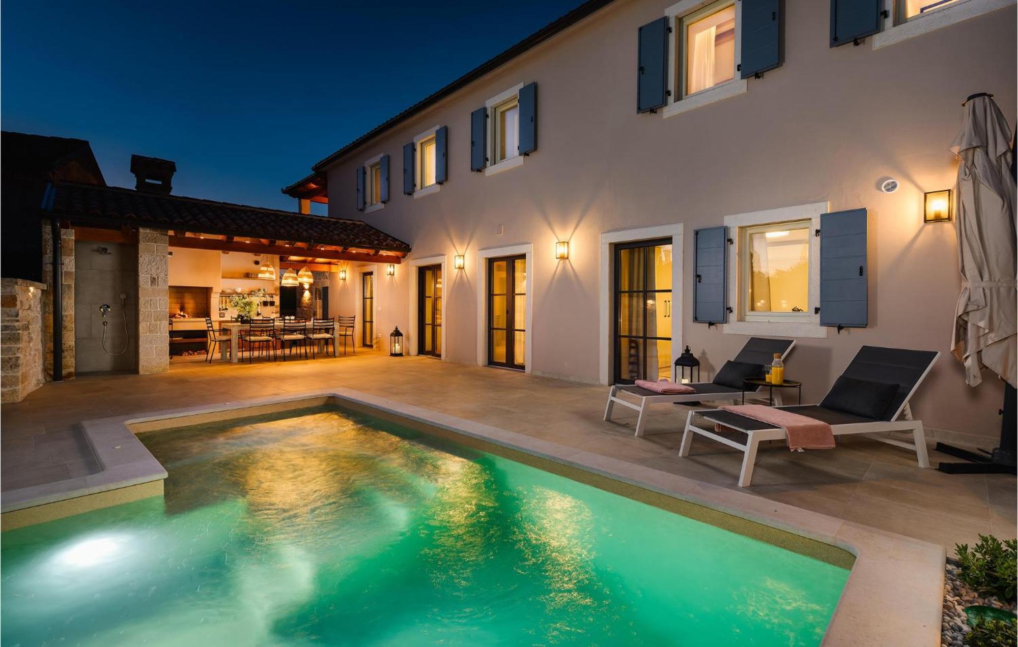Nice Home In Tinjan With Outdoor Swimming Pool Dış mekan fotoğraf