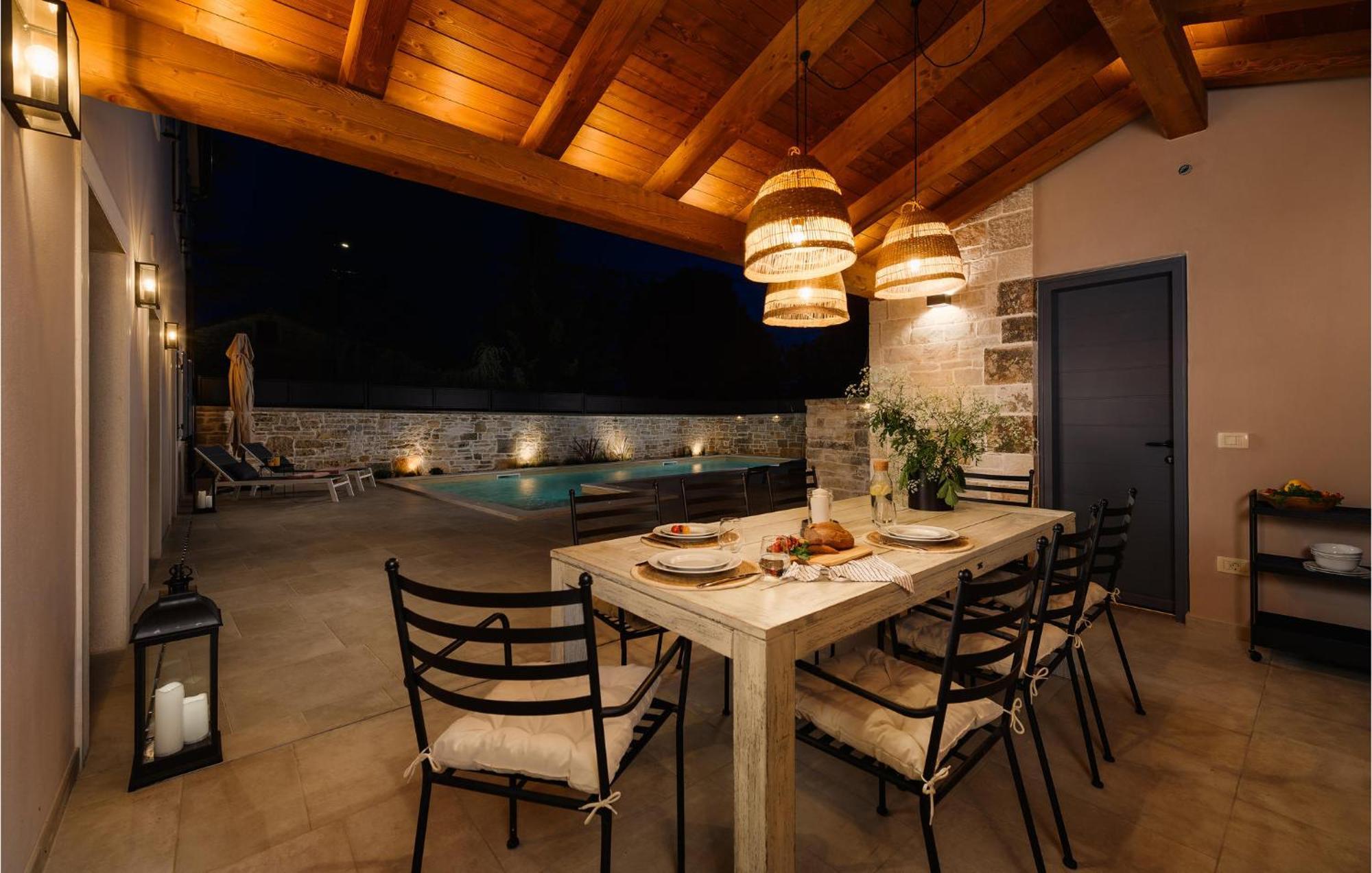 Nice Home In Tinjan With Outdoor Swimming Pool Dış mekan fotoğraf