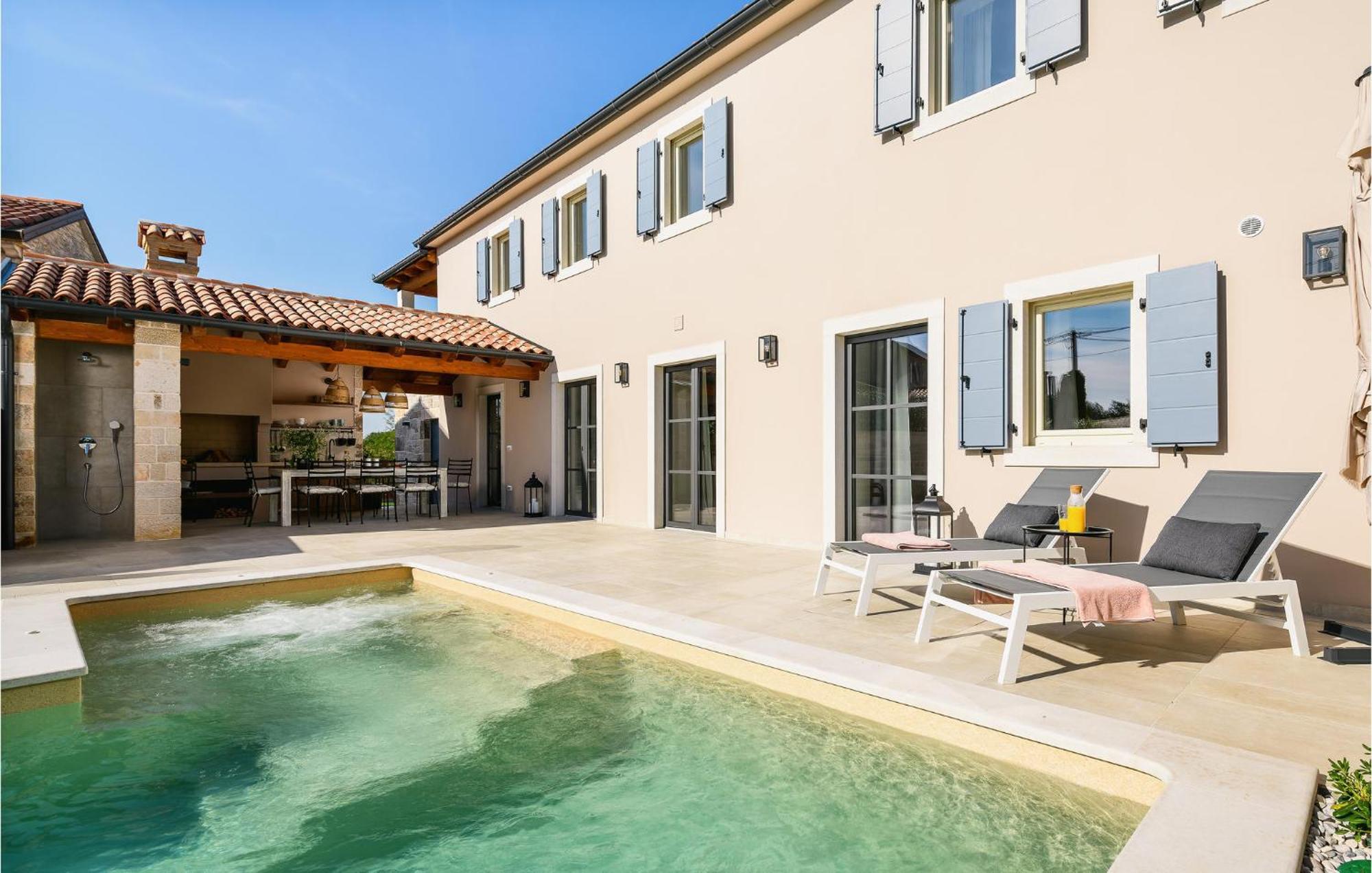 Nice Home In Tinjan With Outdoor Swimming Pool Dış mekan fotoğraf