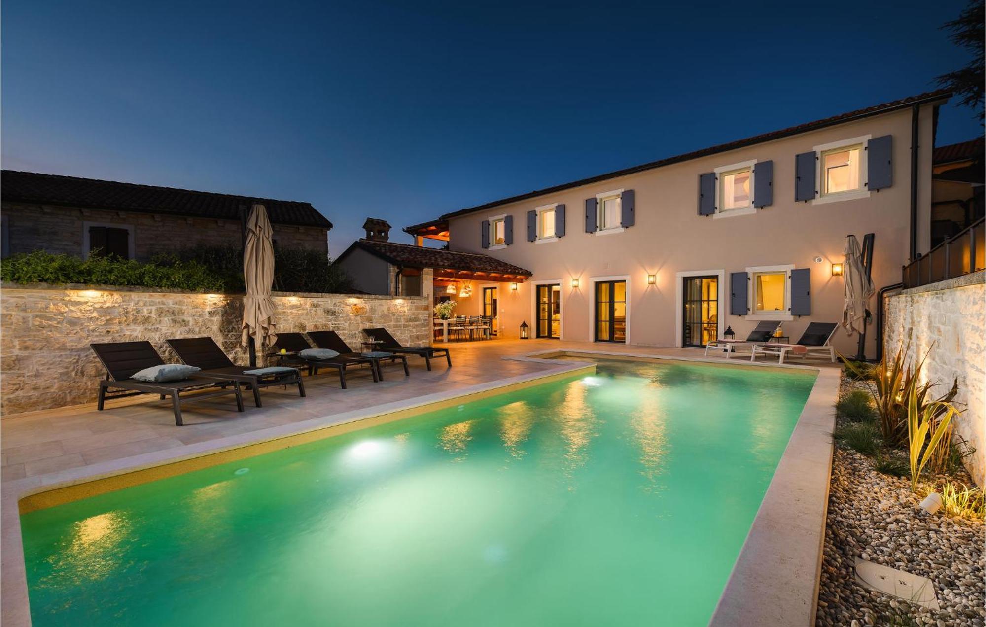 Nice Home In Tinjan With Outdoor Swimming Pool Dış mekan fotoğraf
