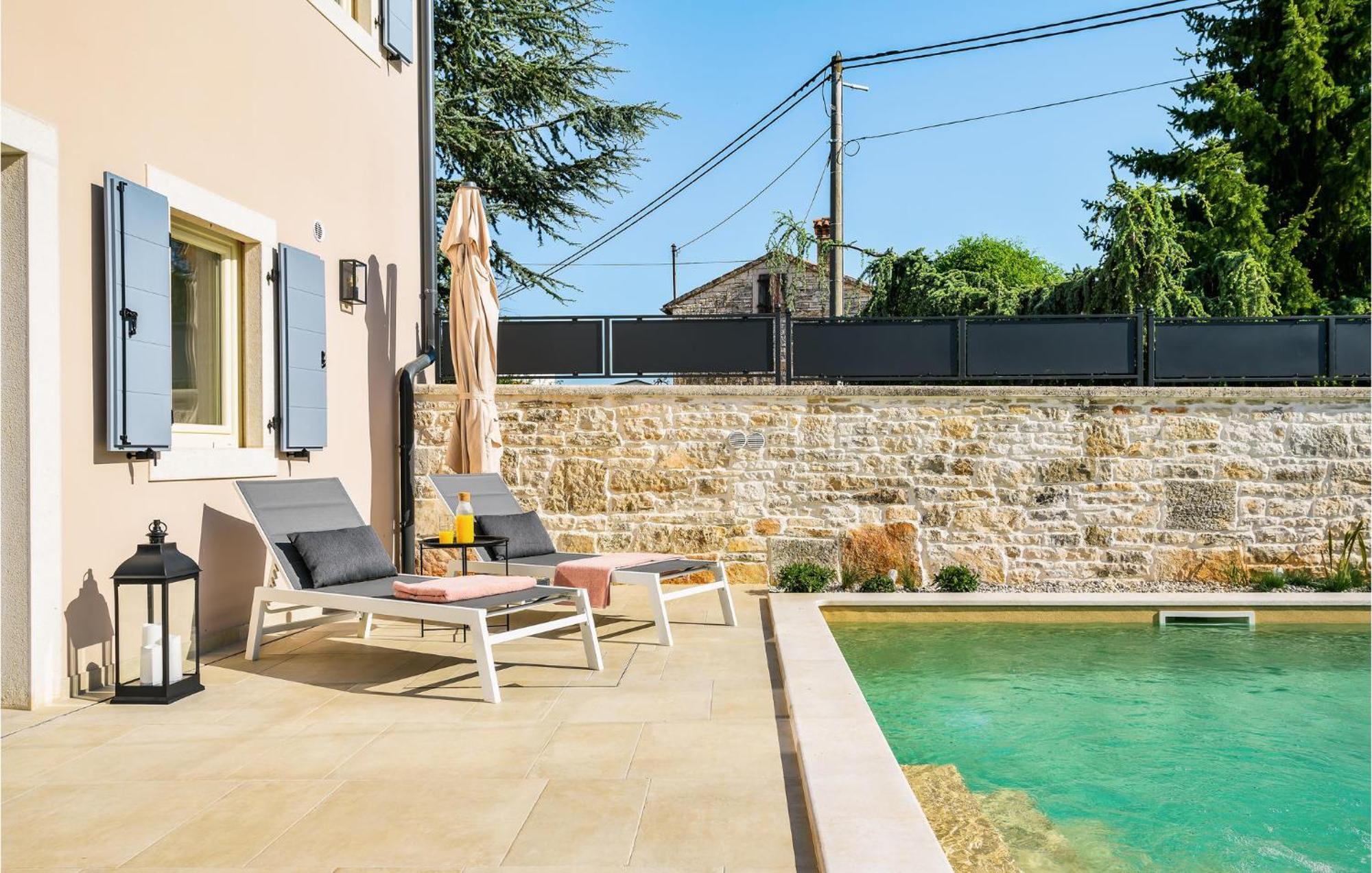 Nice Home In Tinjan With Outdoor Swimming Pool Dış mekan fotoğraf