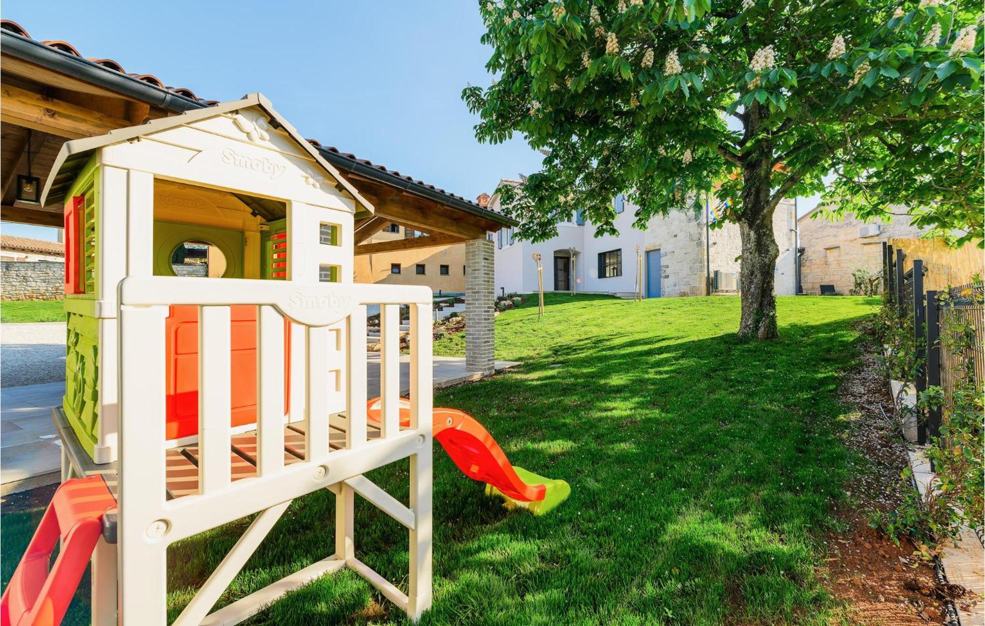 Nice Home In Tinjan With Outdoor Swimming Pool Dış mekan fotoğraf