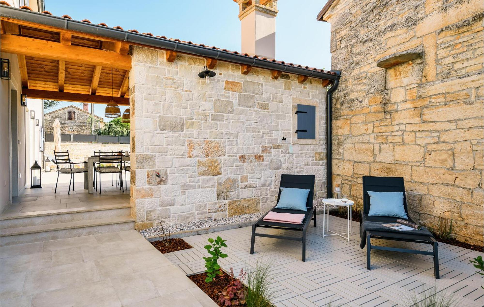 Nice Home In Tinjan With Outdoor Swimming Pool Dış mekan fotoğraf