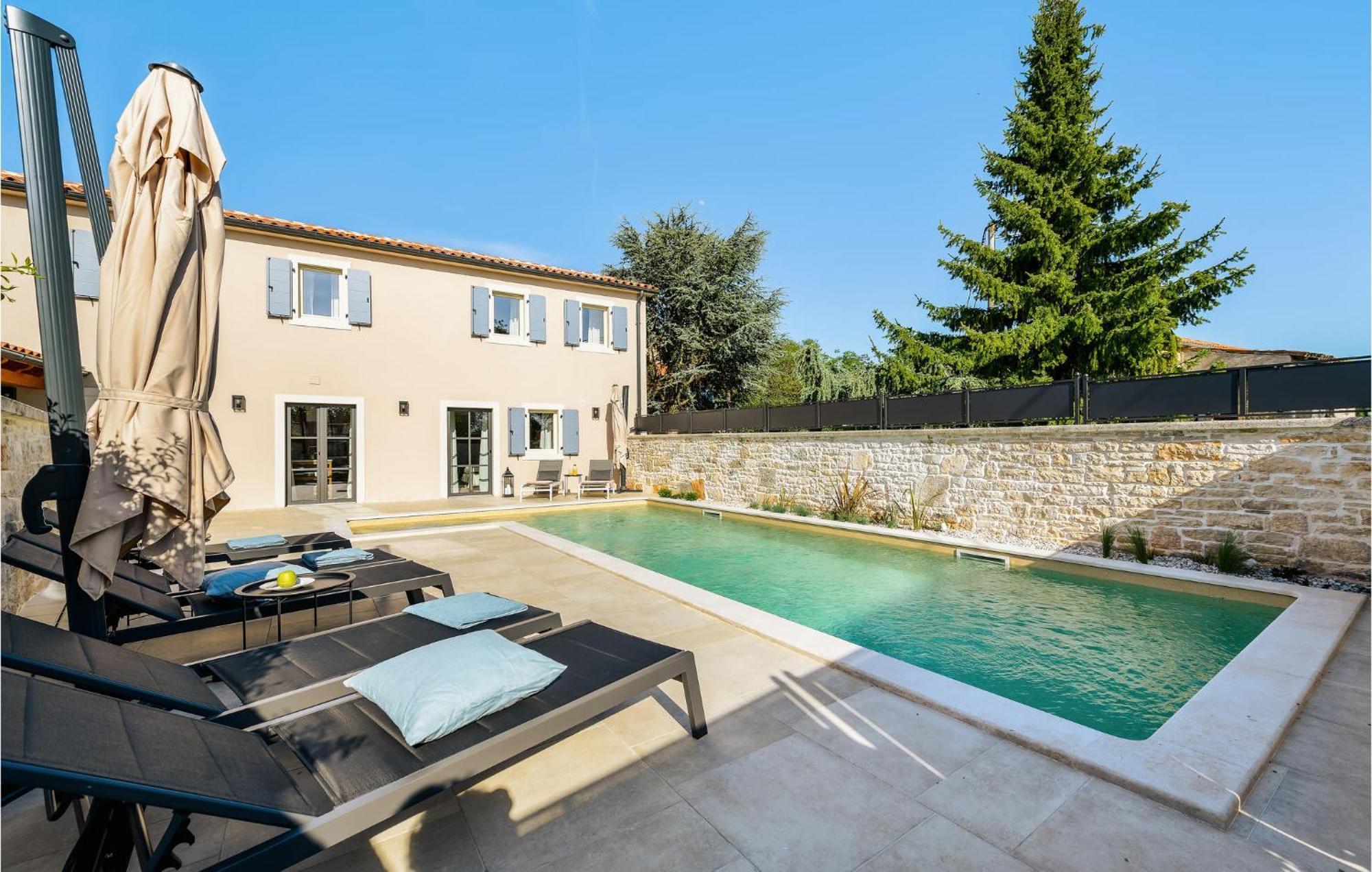 Nice Home In Tinjan With Outdoor Swimming Pool Dış mekan fotoğraf