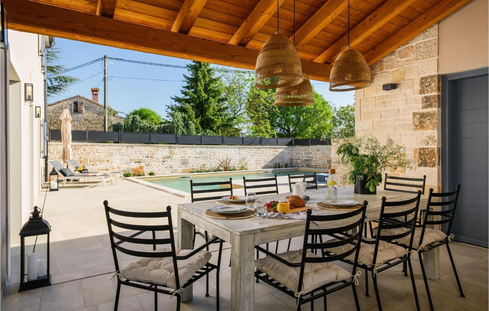Nice Home In Tinjan With Outdoor Swimming Pool Dış mekan fotoğraf